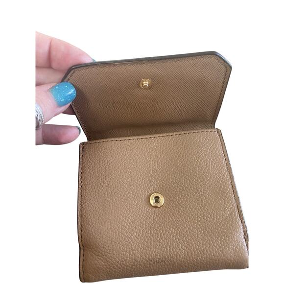 Michael Kors Women’s Wallet Tri Fold Tan Leather - Picture 5 of 9